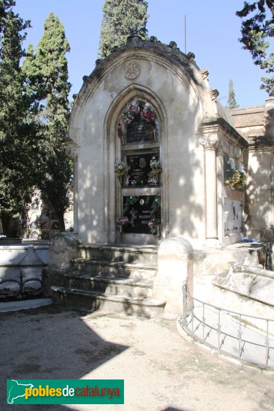 Vilafranca del Penedès - Cementiri. Illa de nínxols