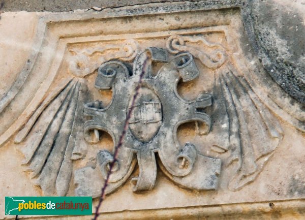 Sant Cugat Sesgarrigues - La Serra Vella, detall escut