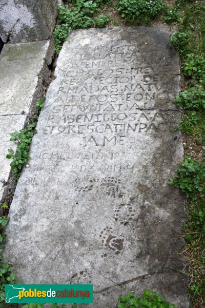 Garrigàs - Santa Maria d´Ermedàs, làpida sepulcral