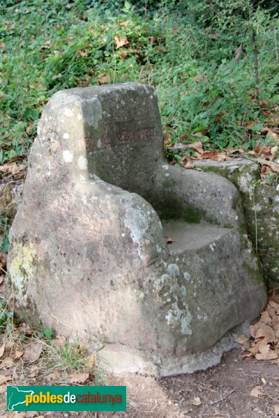 Castellví de Rosanes - Font de la Saborida, seient de pedra