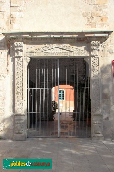 Barcelona - Convent de Sant Agustí, porta de la plaça de l'Acadèmia