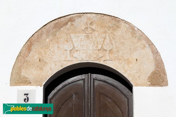 Font-rubí - Mas Romeu, inscripció d'un portal