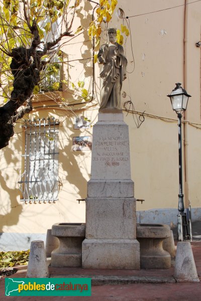 Torrelles de Foix - Font i estàtua dedicada a Pere Farré Vallès