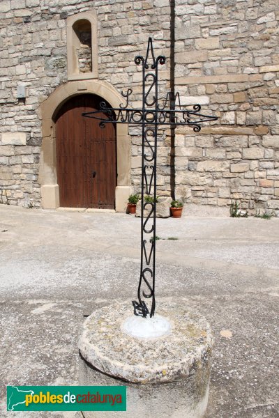 Montoliu - Creu davant l'església de Sant Salvador