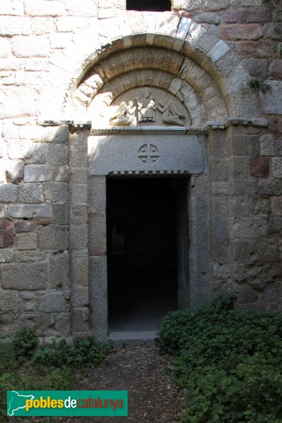 La Jonquera - Portada de l'església del castell