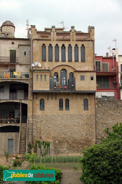Maçanet de Cabrenys - Unió Maçanenca, façana que dóna al riu