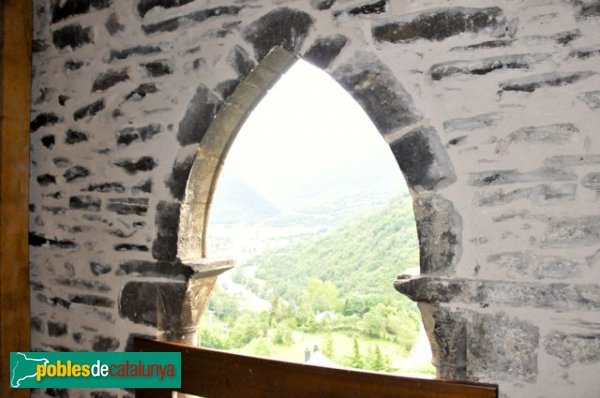 Vilac - Església de Sant Feliu, finestra del campanar