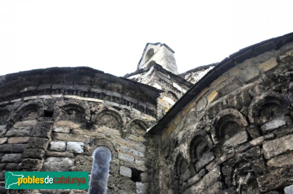 Església de Santa Eulàlia a Unha - Arcs cecs als absis