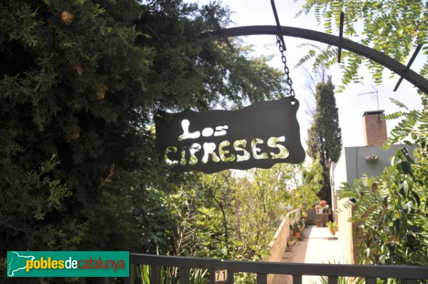 Casa Luján - Porta indicant “Los Cipreses”