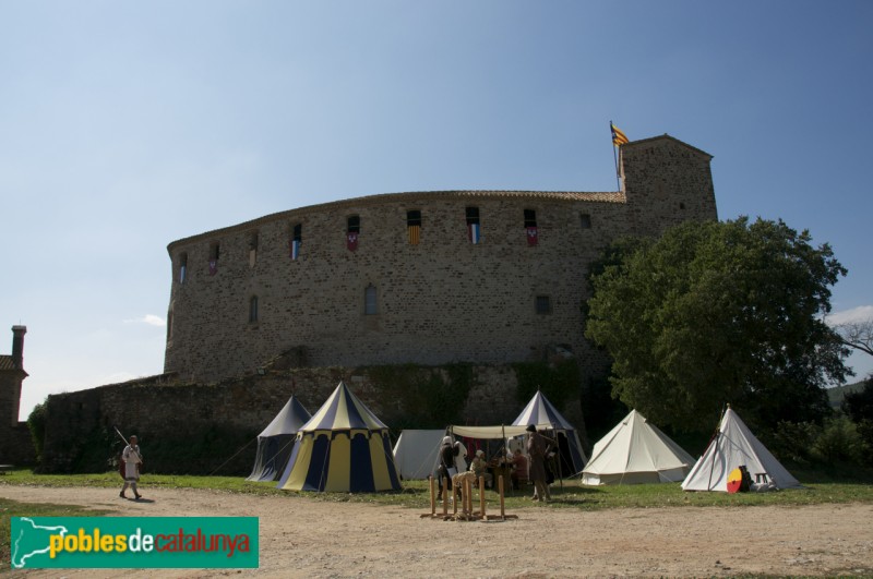 Castell de Sentmenat: part del darrere, dia de fira Medieval