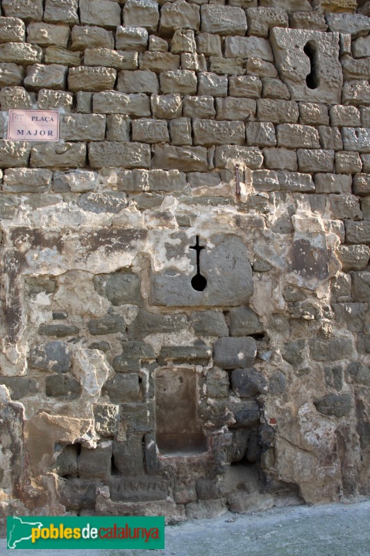 Concabella - Castell, espitllera en forma de creu