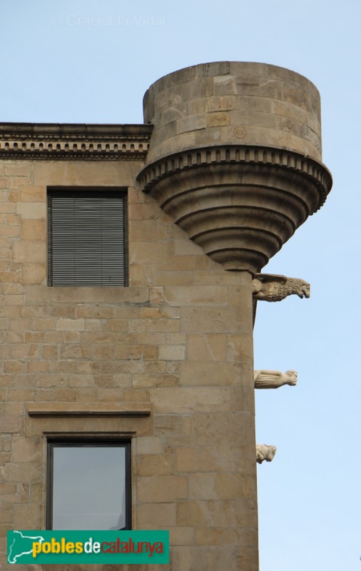 Barcelona - Palau del Lloctinent, detall de la façana