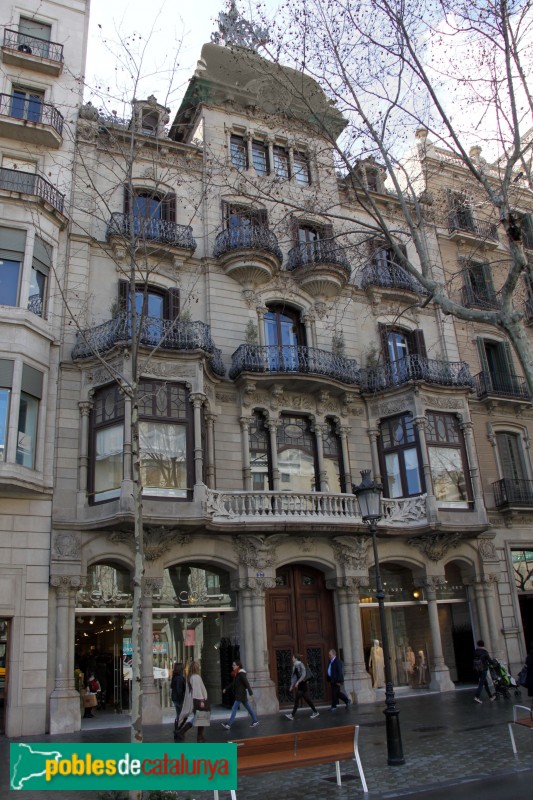 Barcelona - Passeig de Gràcia, 27 (Foto: Albert Esteves, 2015) Barcelona - Passeig de Gràcia, 27