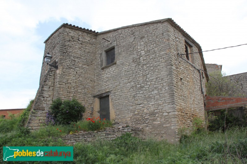 Sant Guim de Freixenet - Casa adossada al castell de Santa Maria