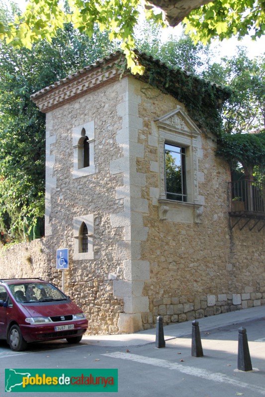 Torroella de Montgrí - Finestra de l'antiga Casa de Camps
