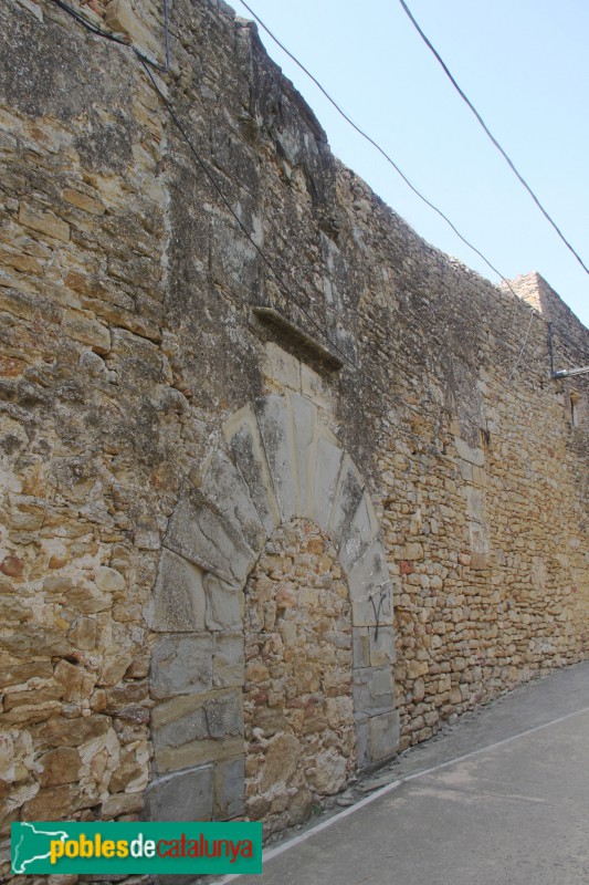 Ullastret - Antiga façana de Can Bou