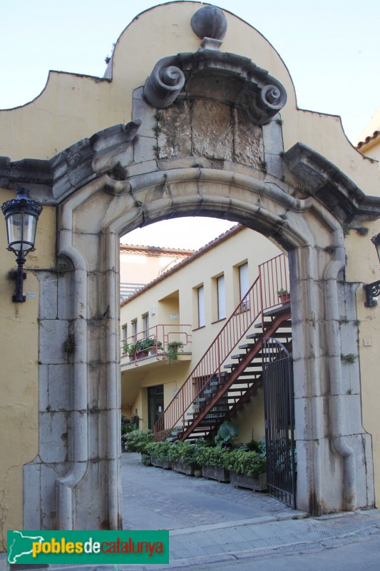 Torroella de Montgrí - Convent de Sant Agustí: portada