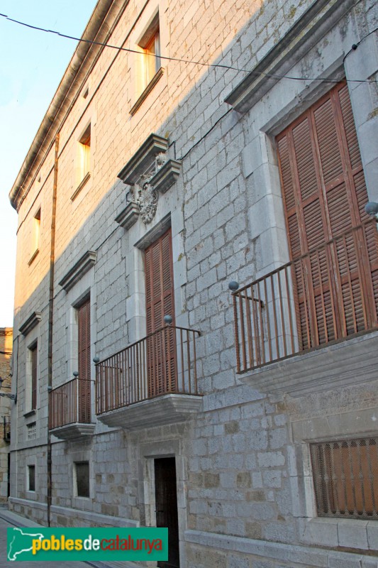 Torroella de Montgrí - Palau Solterra, façana del carrer Codina