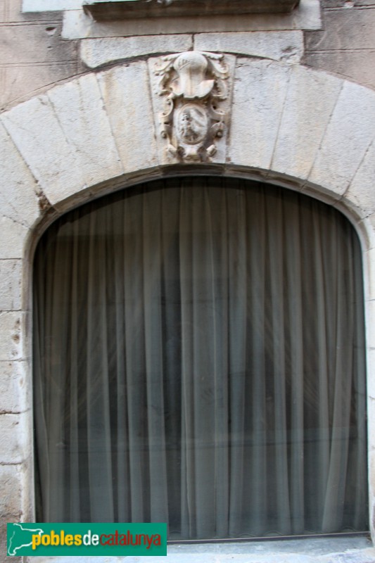 Torroella de Montgrí - Palau Solterra, façana del carrer Hospital