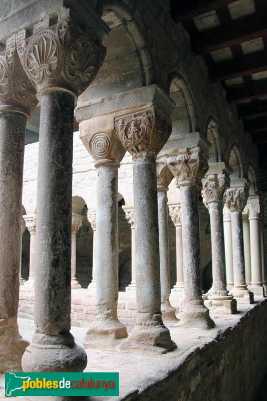 L'Estany - Claustre del monestir de Santa Maria