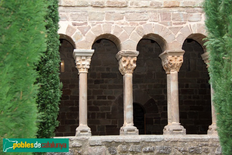 L'Estany - Claustre del monestir de Santa Maria