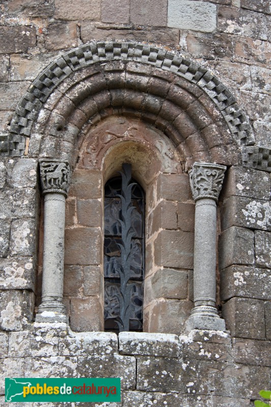 L'Estany - Església del Monestir, finestra absis