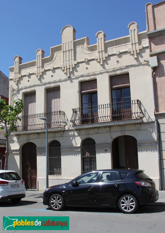 Sant Feliu de Llobregat - Casa passeig Bertrand, 17-19