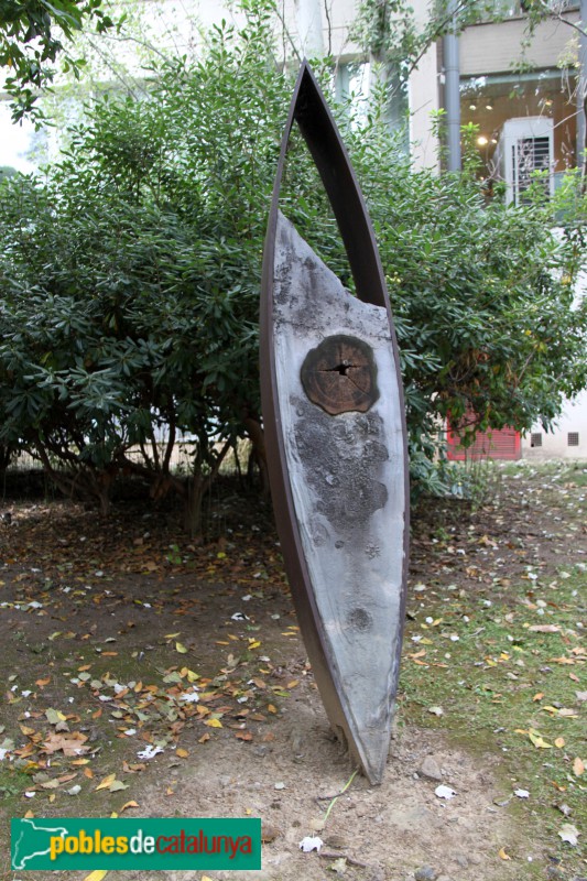 Barcelona - Jardí d'escultures de la Fundació Miró. Gran fus, d'Enric Pladevall