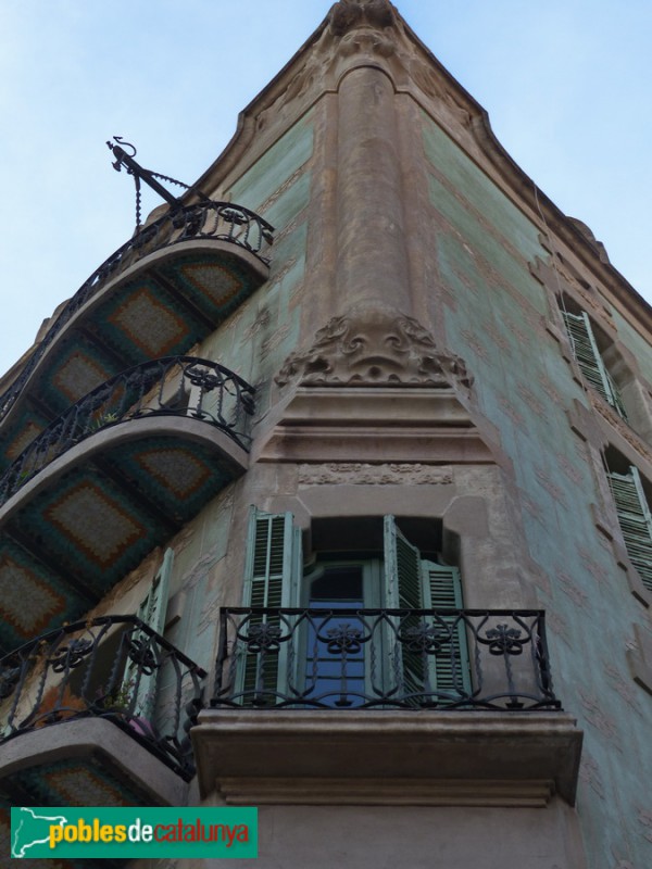 Barcelona - Casa Vidal. Detall cantonada