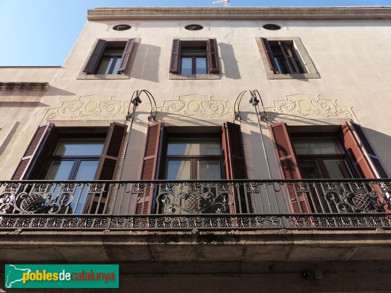 Barcelona -Antic Ajuntament de Sant Andreu. Detall balconada façana principal
