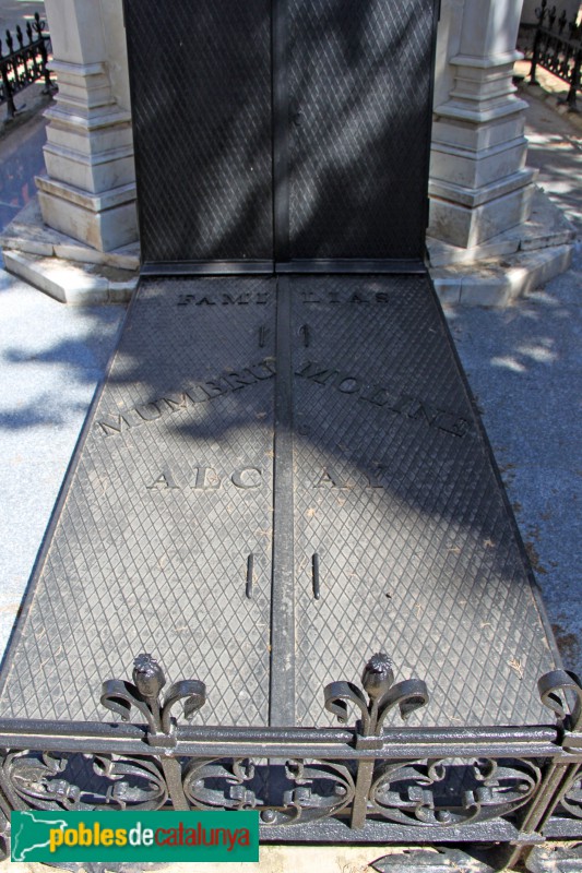 Barcelona - Cementiri de Sarrià: panteó Mumbrú