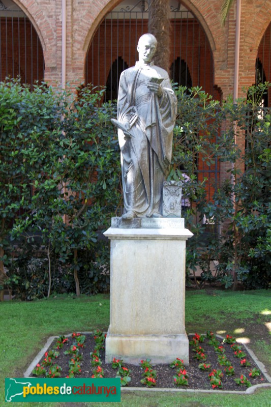 Barcelona - Escultura d'Enric d'Ossó i Cervelló, fundador de la Companyia de les Teresianes