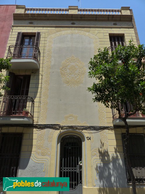 Edifici del carrer Llenguadoc, 104
