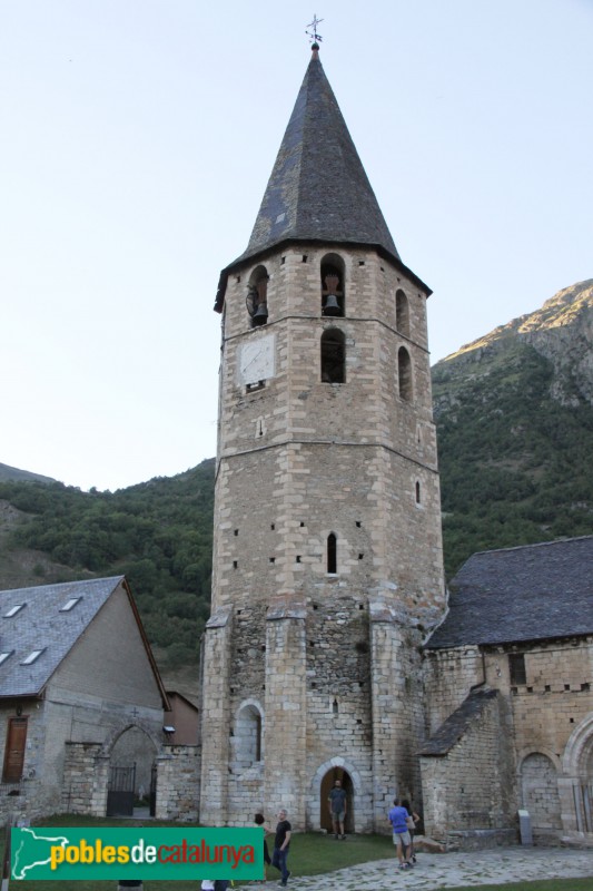 Salardú - Sant Andreu, campanar de l'església, probablement antiga torre mestra
