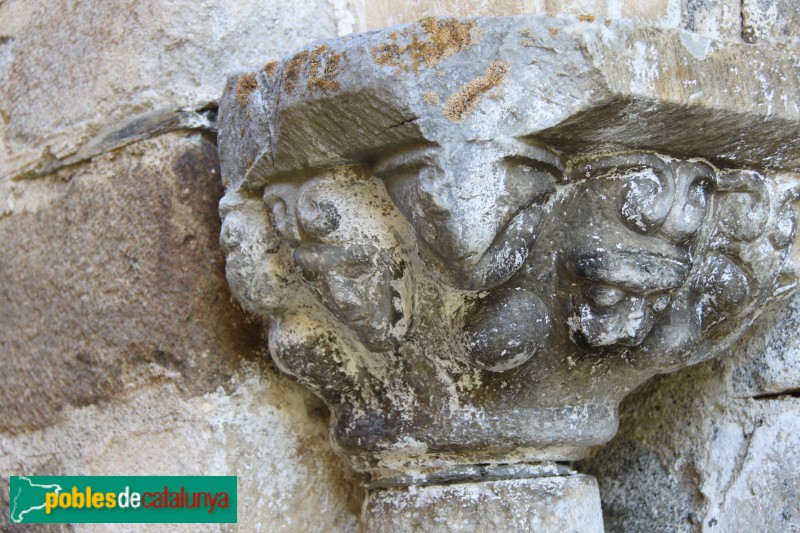 Tredòs - Santa Maria de Cap d'Aran, capitell de la portada