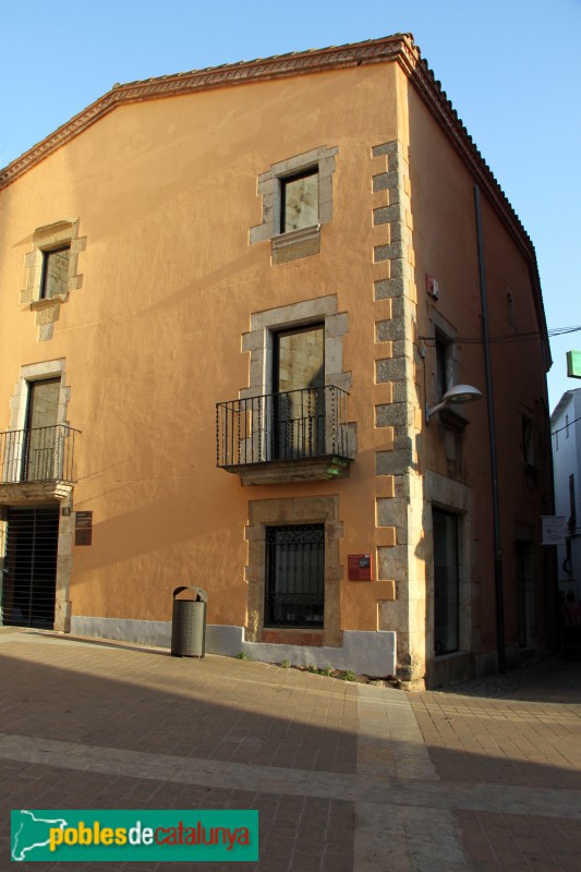 Palafrugell - Can Rosés, façana plaça de l'Església