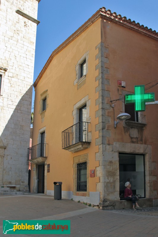 Palafrugell - Can Rosés, façana plaça de l'Església