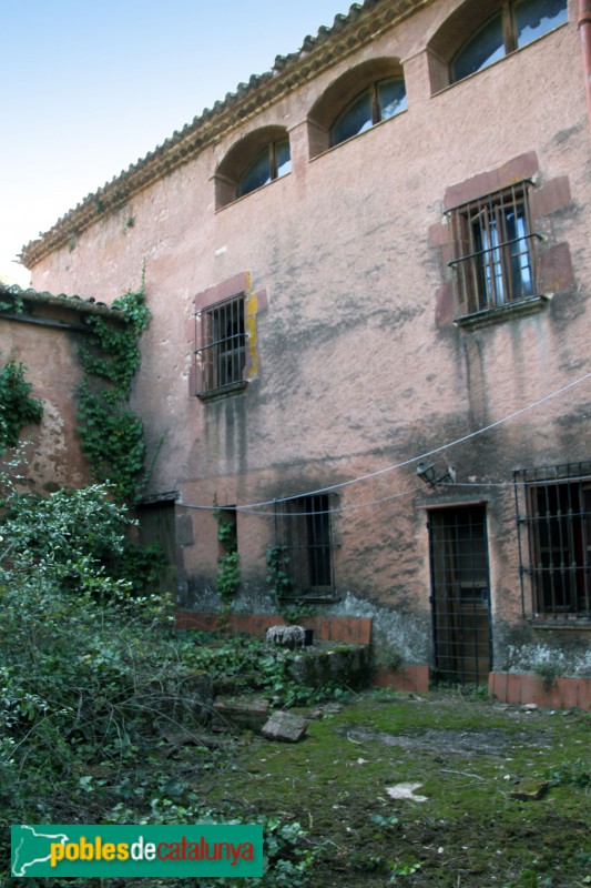 Torrelles de Llobregat - Can Güell, cos lateral