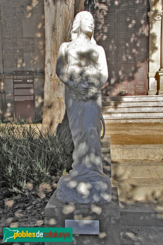 Barcelona - Palau del Marquès d'Alella:escultura de Josep Cañas, 1944-45