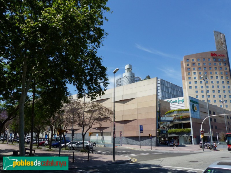 Barcelona - Centre comercial Som Multiespai. Cantonada Andreu Nin / Pintor Alsamora
