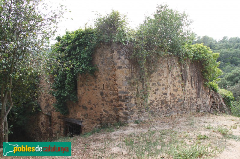 Vall-llobrega - Sant Mateu Vell, restes de l'antiga rectoria