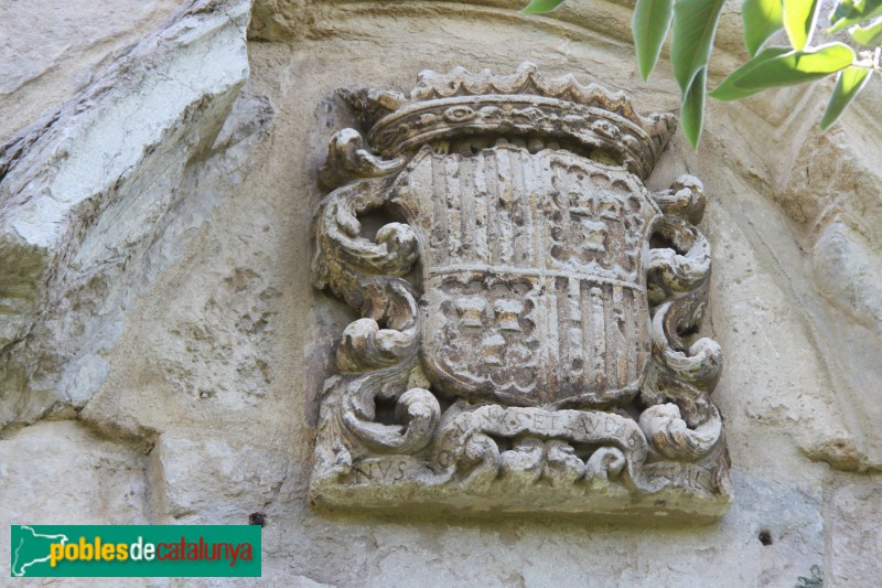 Palamós - Restes del Convent de Sant Agustí: escut a la portada