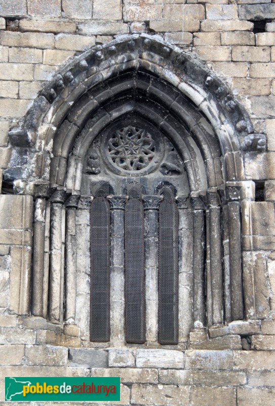 Betren - Església de Sant Esteve, finestra del frontis
