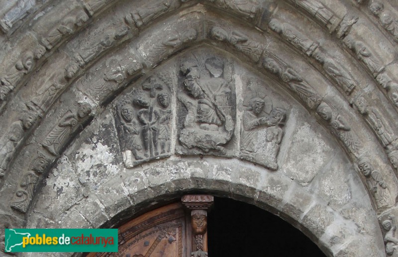 Vielha - Església de Sant Miquel, portada (timpà)