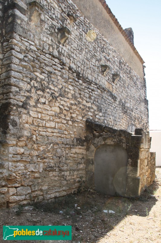 Banyeres del Penedès - Santa Maria del Priorat. Porta que comunicava l'església amb les dependències dels monjos