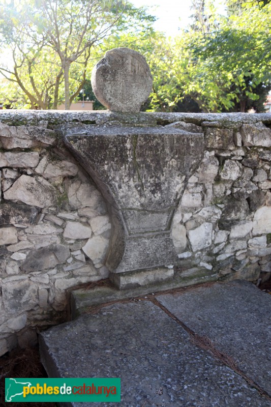 Belianes - Antic fossar parroquial, làpida i estela