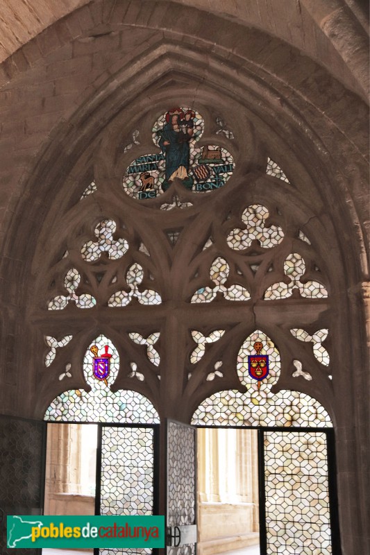 Vallbona de les Monges - Monestir de Santa Maria. Sala capitular, portada des de l'interior