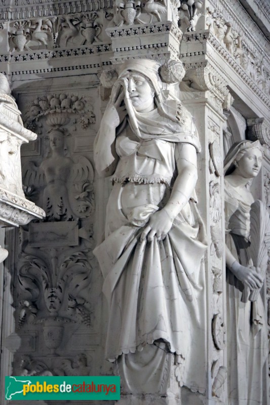 Bellpuig - Mausoleu de Ramon Folc de Cardona: figura als brancals