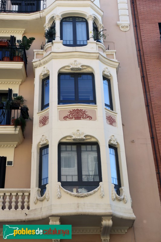 Barcelona - Casa Ramon Aguyé (Clot, 46)