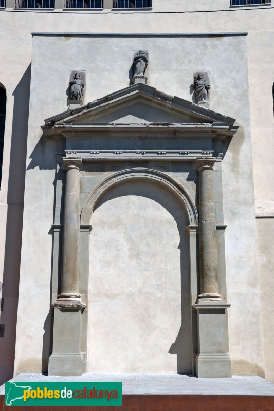 Olesa de Montserrat - Església de Santa Maria: porta reniaxentista
